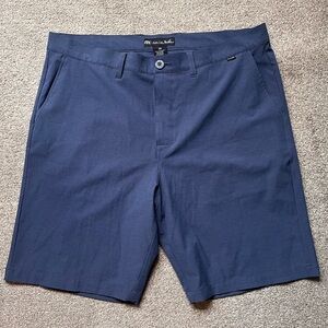 Mens Travis Mathew 10” Golf Shorts Size 38